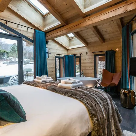 Experience The Height Of Luxury At Chalet 샬레